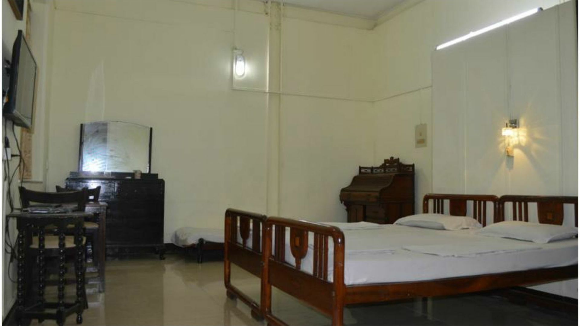 Bentleys Hotel Mumbai