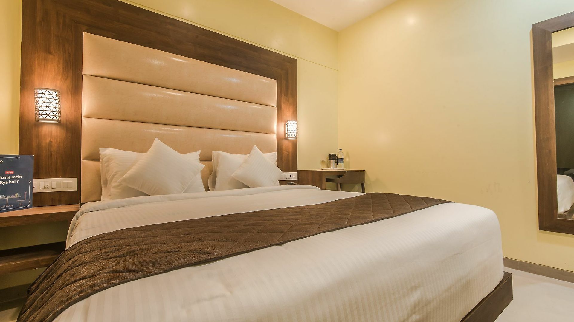 Hotel Oyo 9187 Adlon International