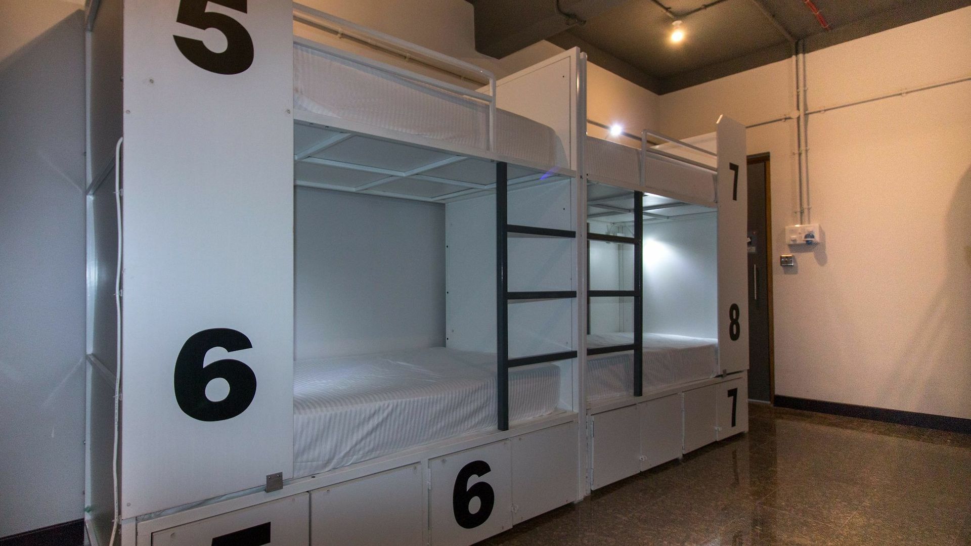 Backpacker Cowies Hostel