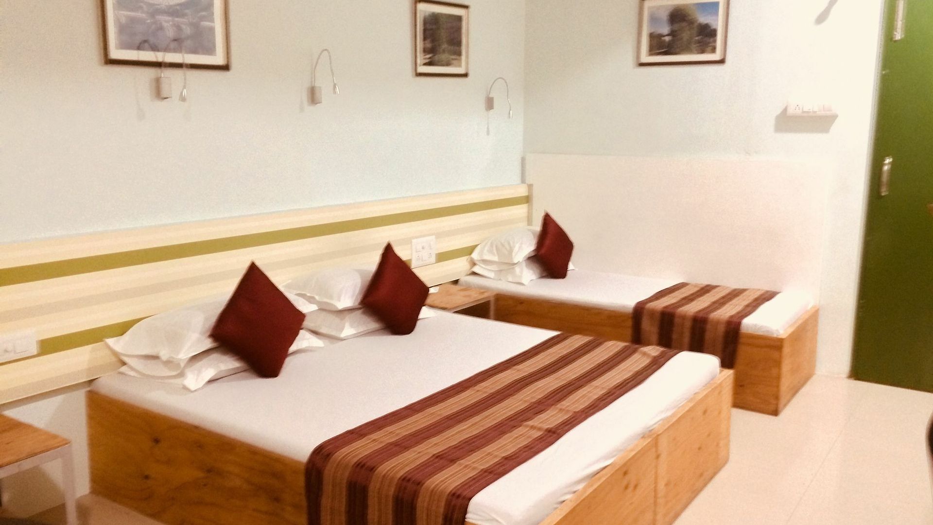Shubham Parle Hotel Mumbai