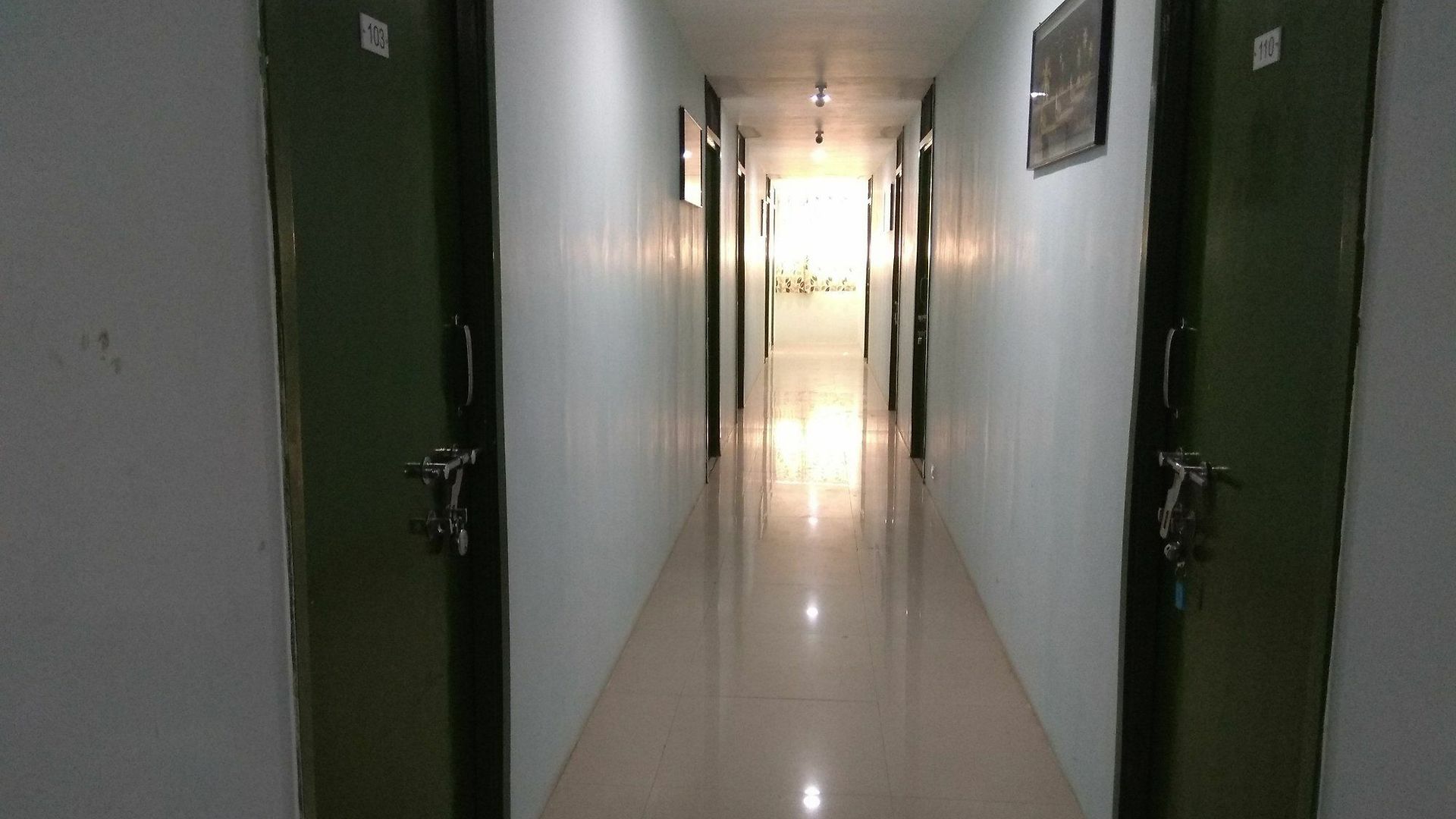 Shubham Parle Hotel