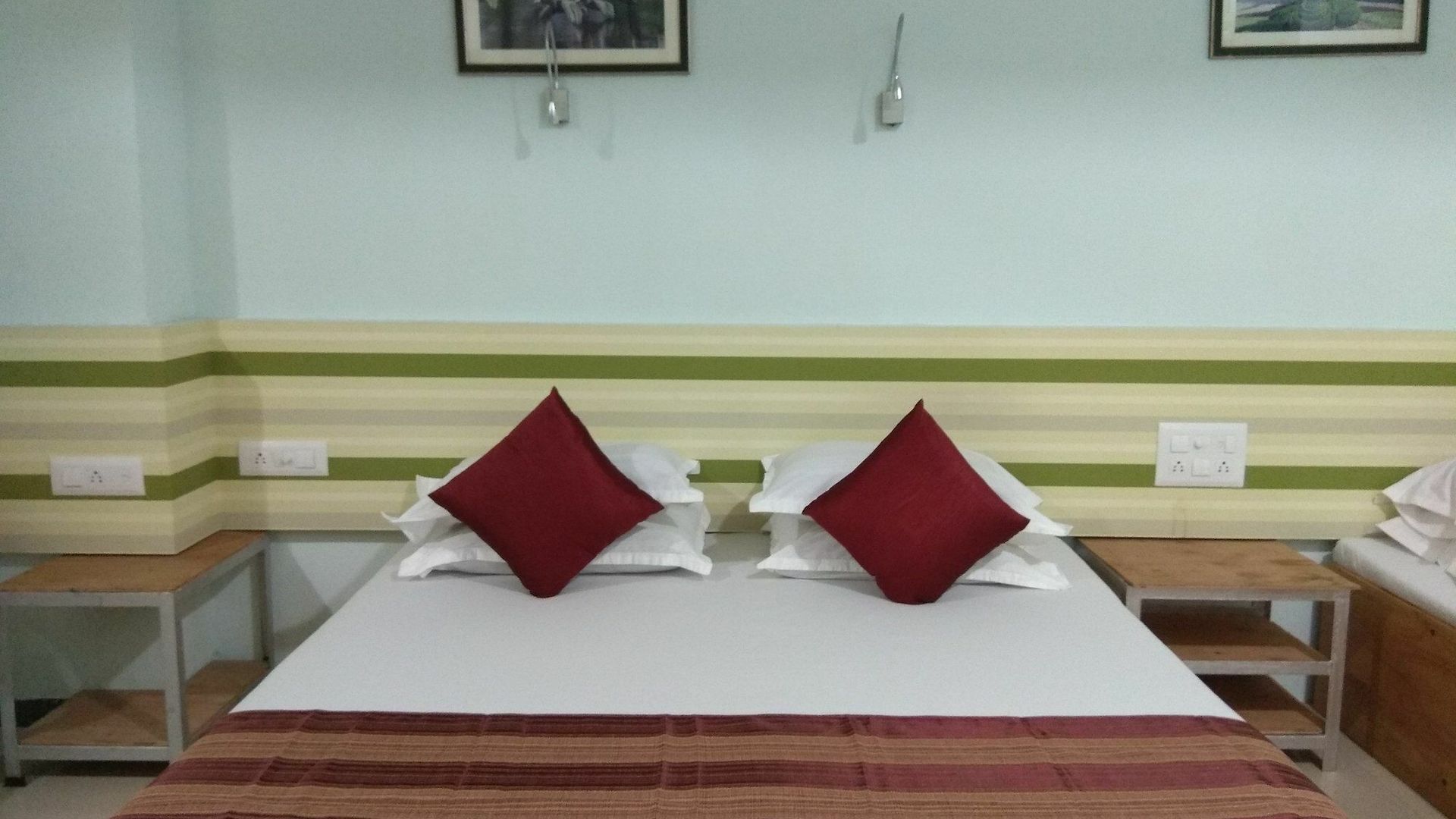 Shubham Parle Hotel Mumbai