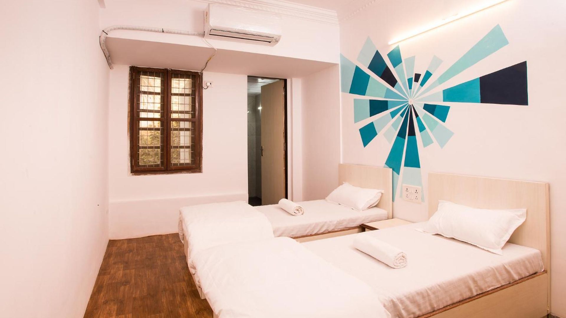 Mantra Hostel *