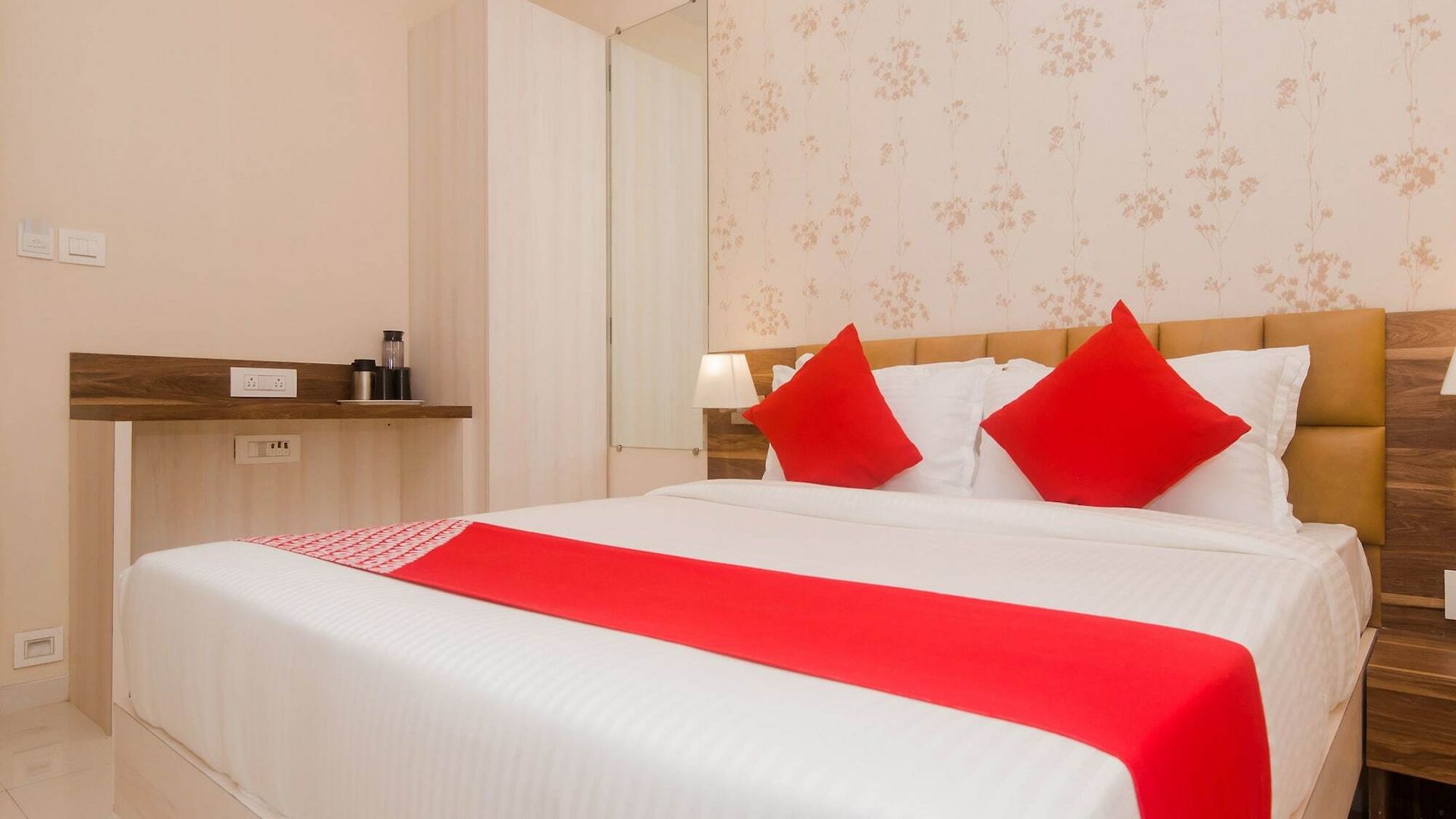 Hotel Fabhotel Grand Heritage - Nr Bkc