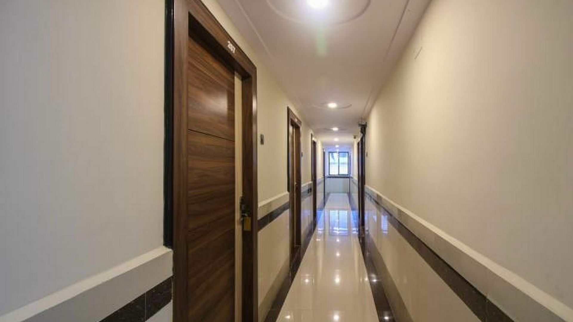 Oyo 23656 Parimeet Hotel