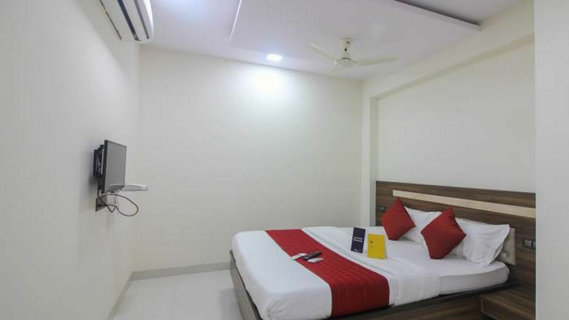 Hotel Oyo 23656 Parimeet 3*