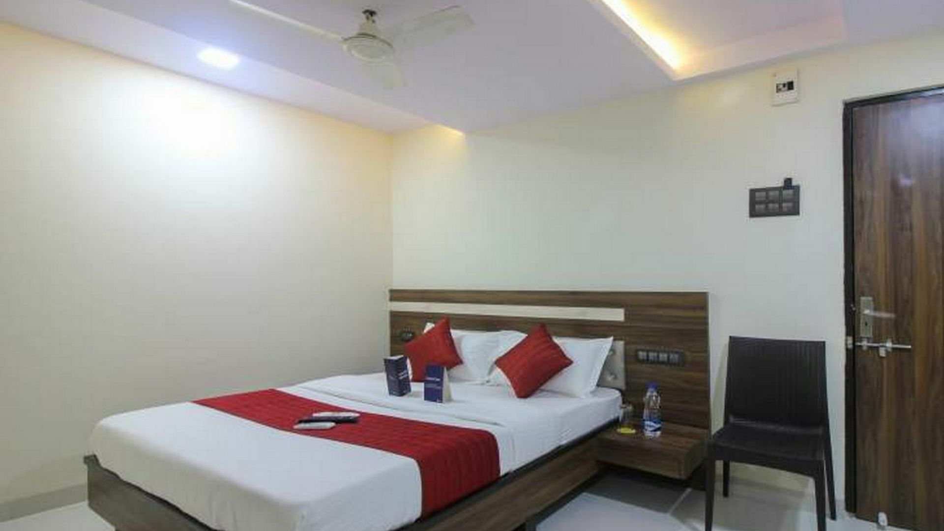 Oyo 23656 Parimeet Hotel