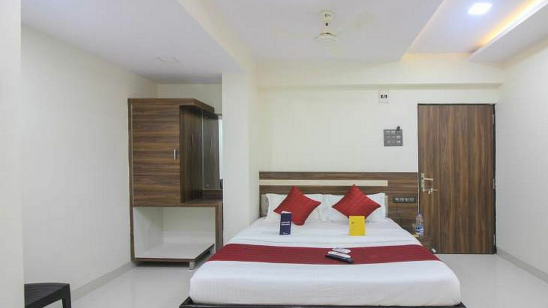 Oyo 23656 Parimeet Hotel