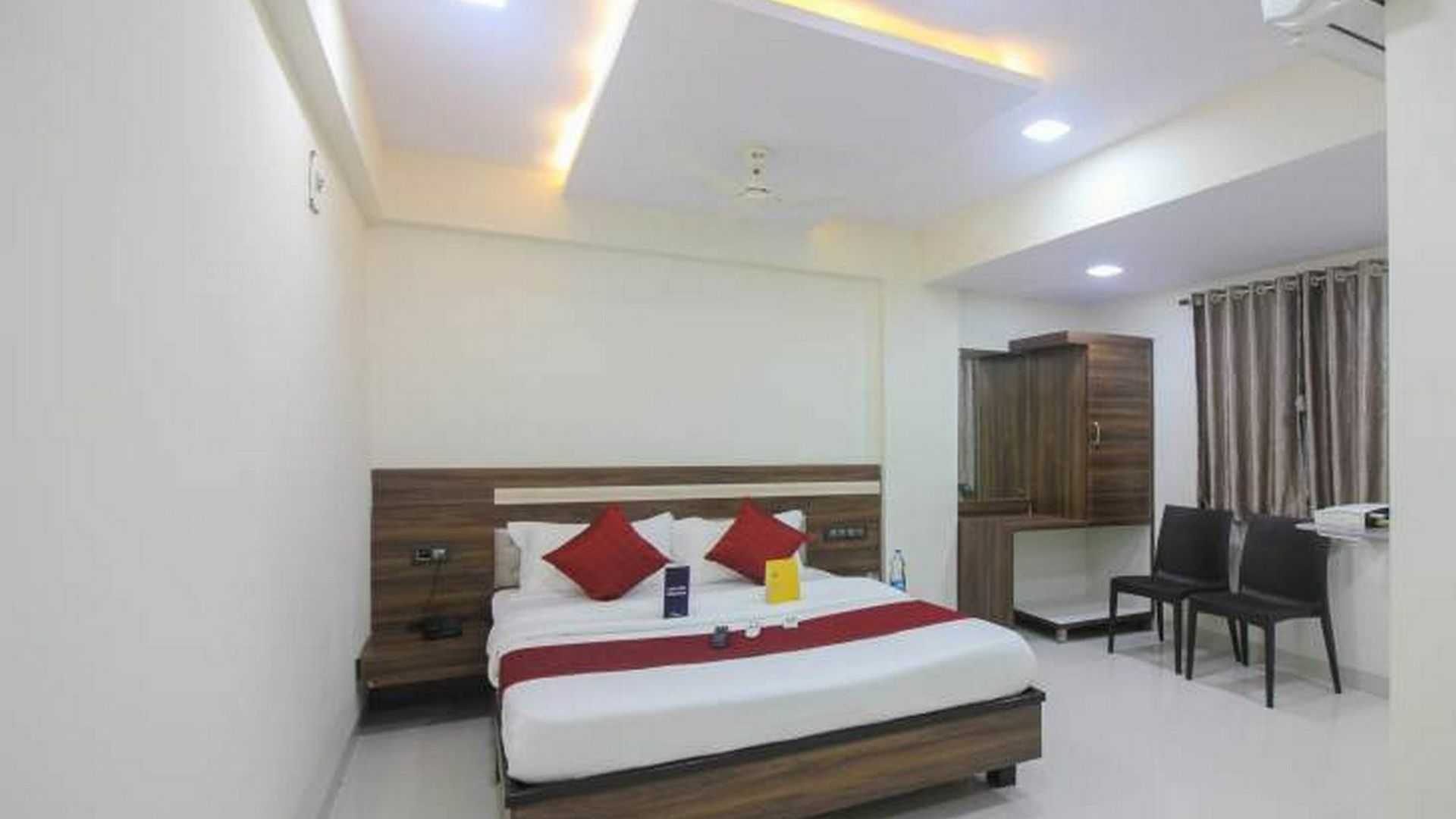 Hotel Oyo 23656 Parimeet 3*