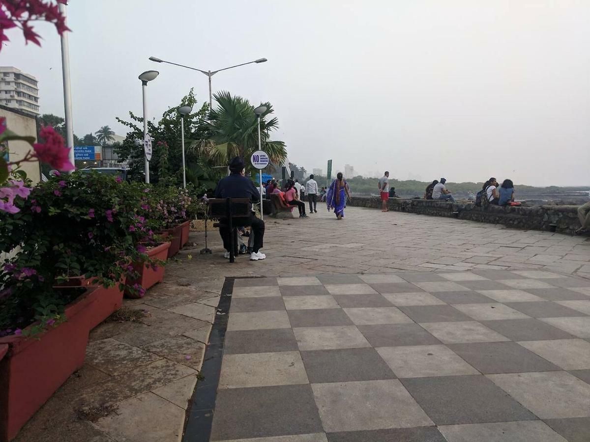 Cozy Furnished One Block From The Ocean Mumbai