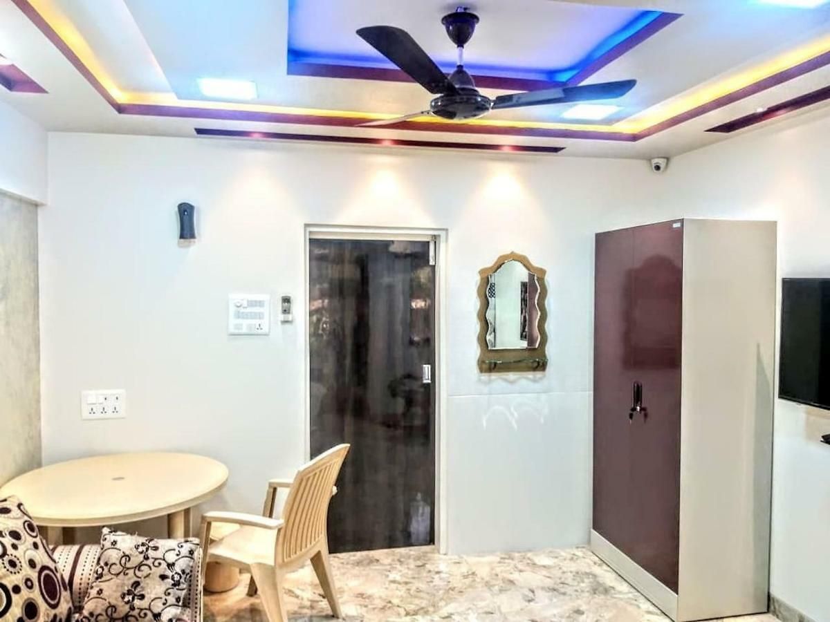 Cozy Furnished One Block From The Ocean *