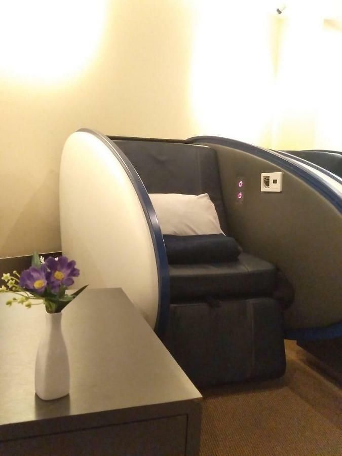 Aviserv Lounge Inn