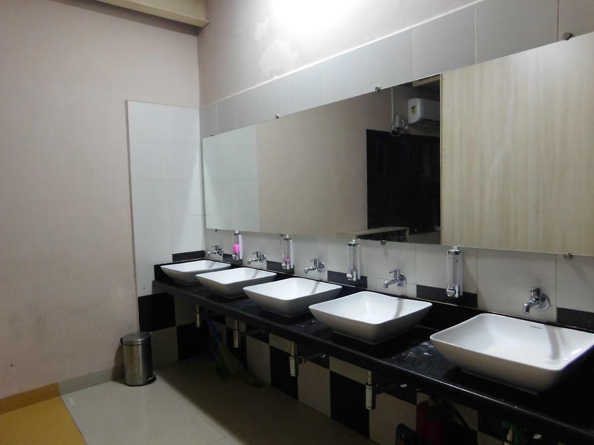 Abuzz Sakinaka Hostel