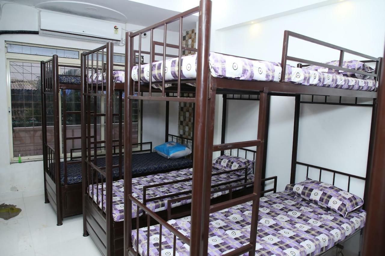 Hostel Royal Palace *