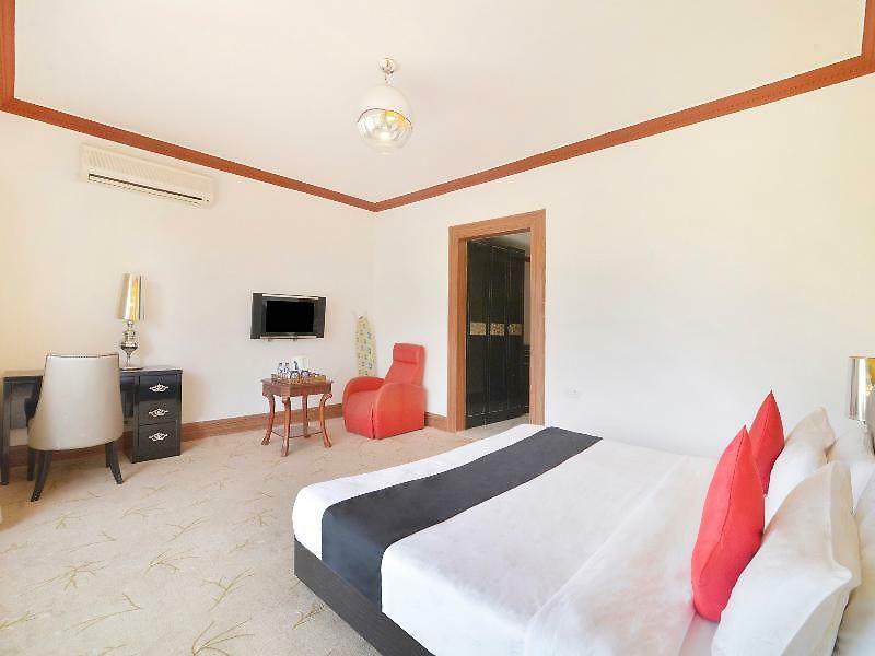 Townhouse Royal Palms Hotel