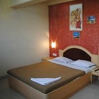 Treebo Cruz Royale Santacruz West 3*