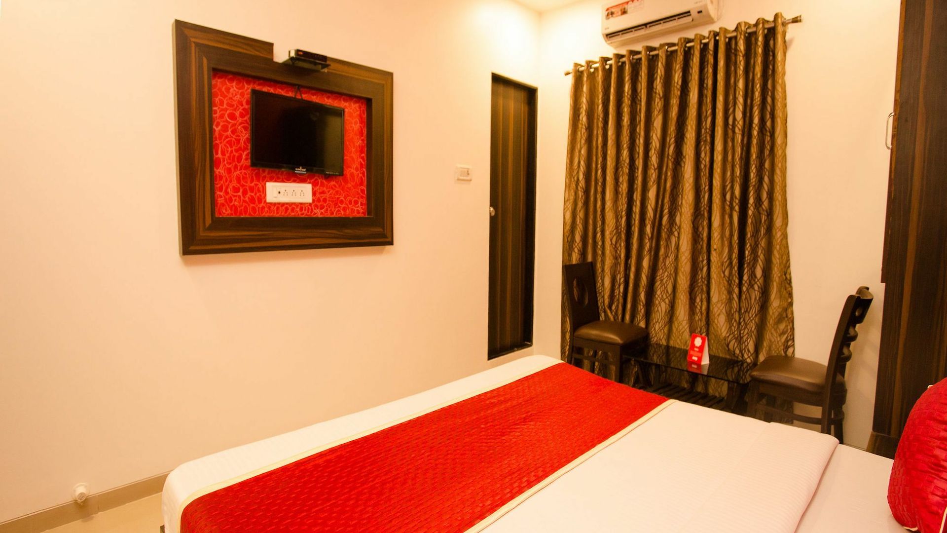 Adore Palace Lodge *