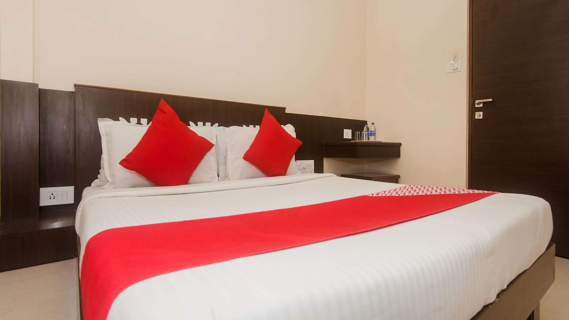 Oyo 23656 Parimeet Hotel