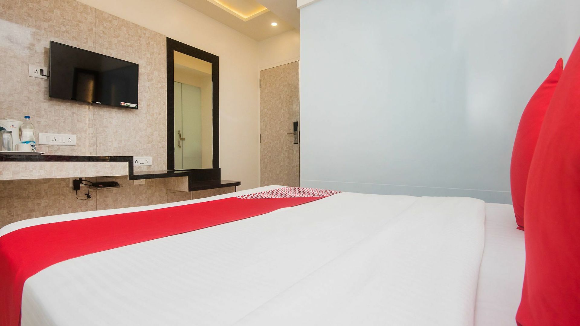 Fabhotel Veera Residency - Nr Airport