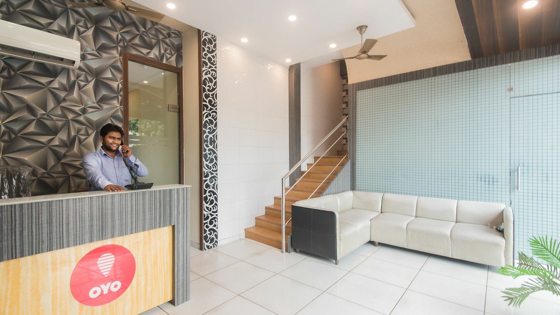 Hotel Palace Residency Near Lokmanya Tilak Terminus 2*