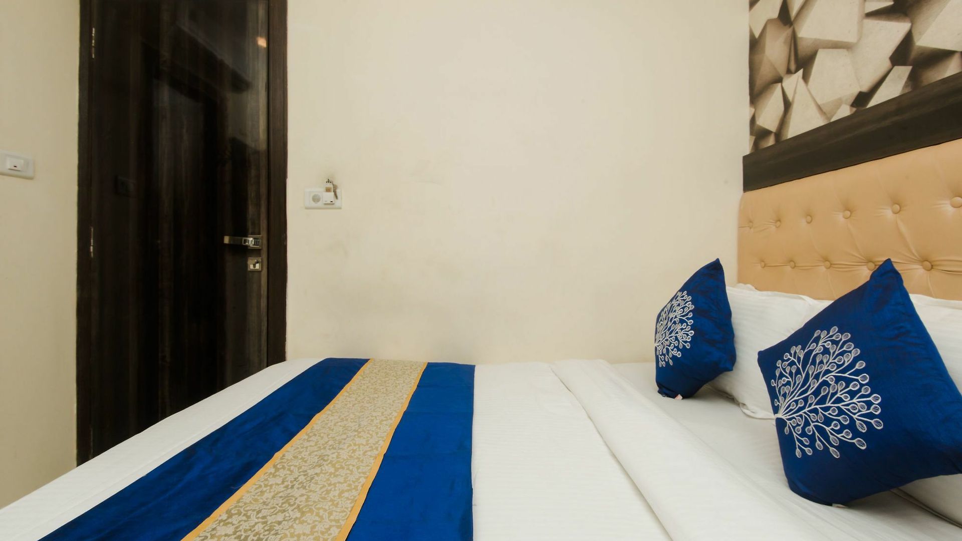 Hotel Palace Residency Near Lokmanya Tilak Terminus Mumbai