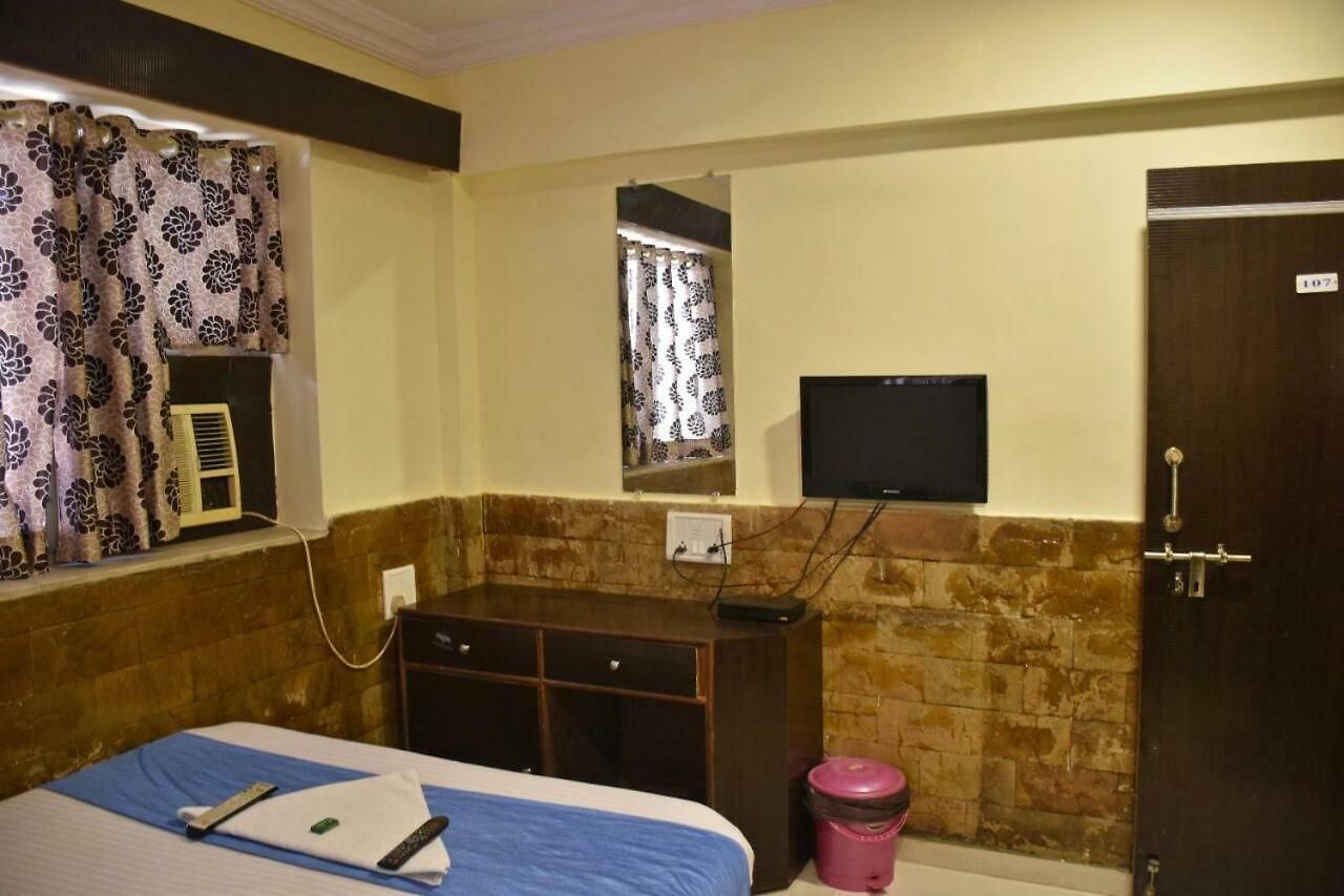 Hotel Maangta 111 @ Andheri East