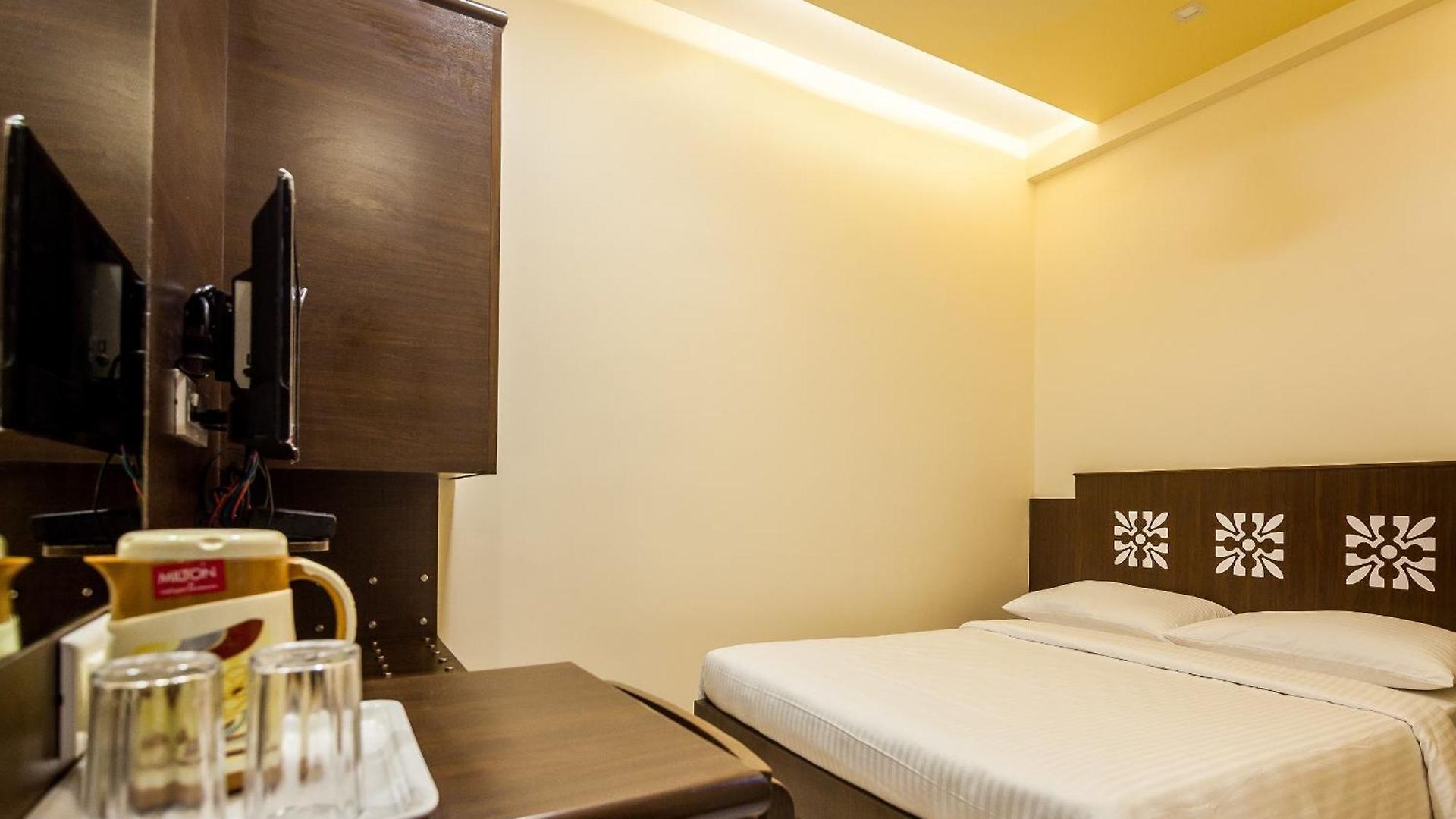 - Dadar Guest house *