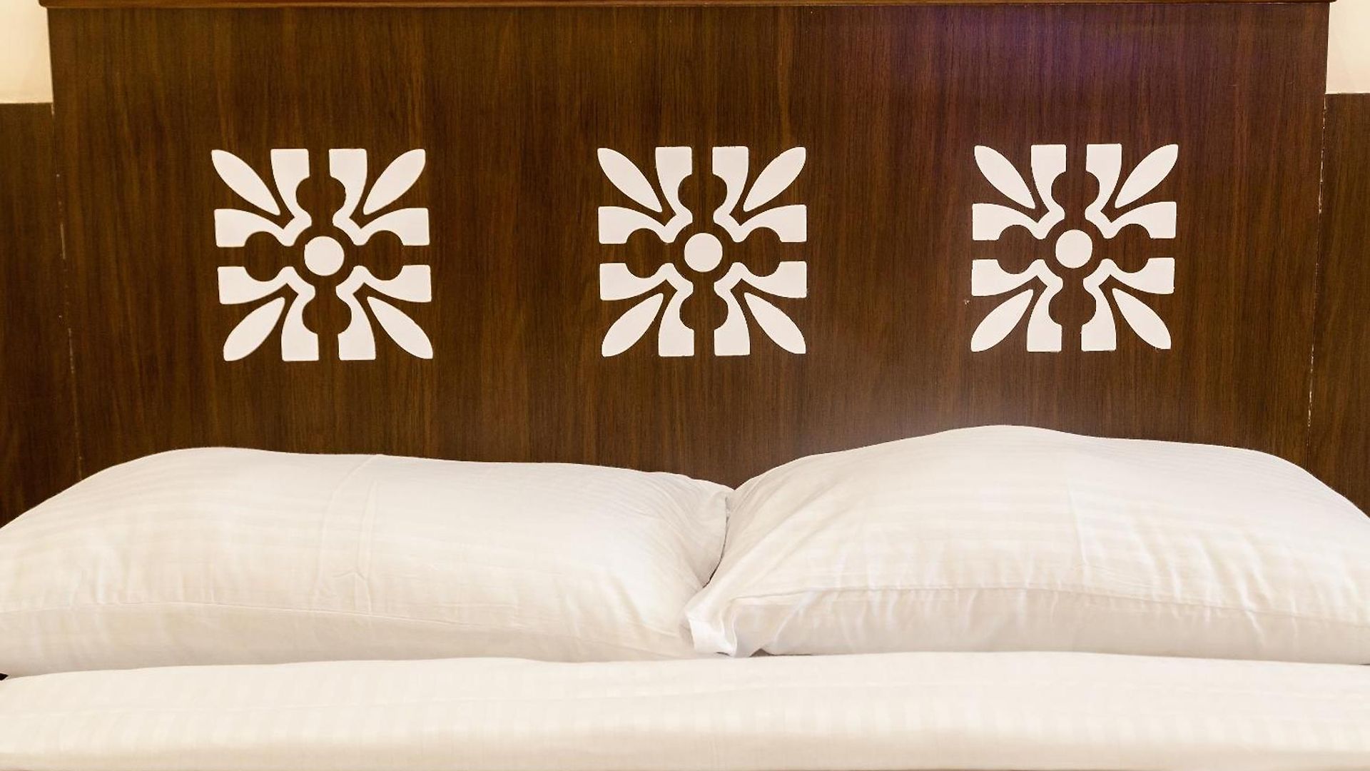 - Dadar Guest house *