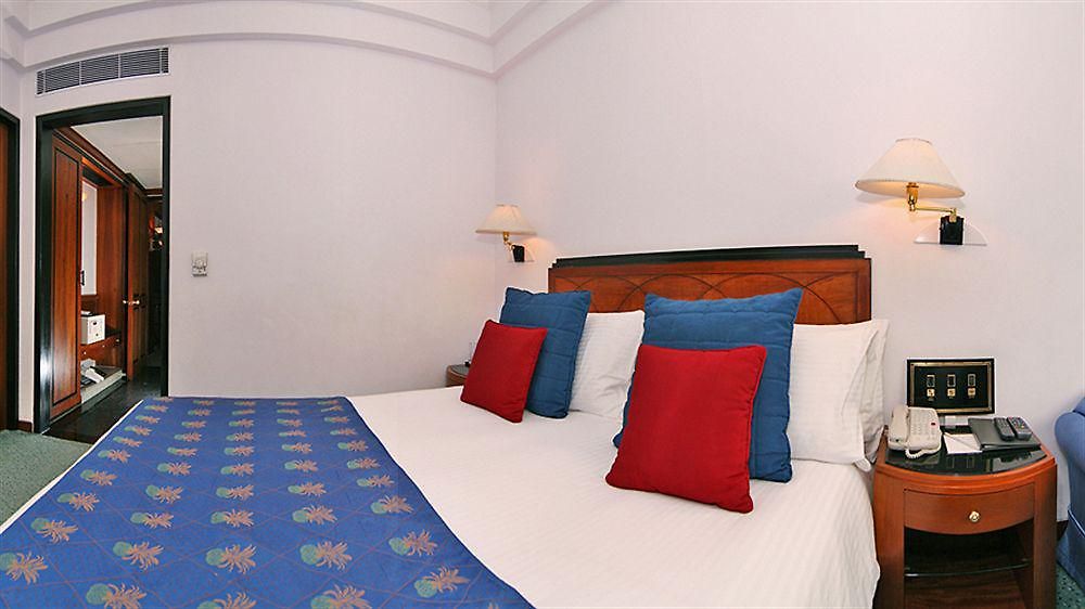 Marine Plaza Hotel 5*