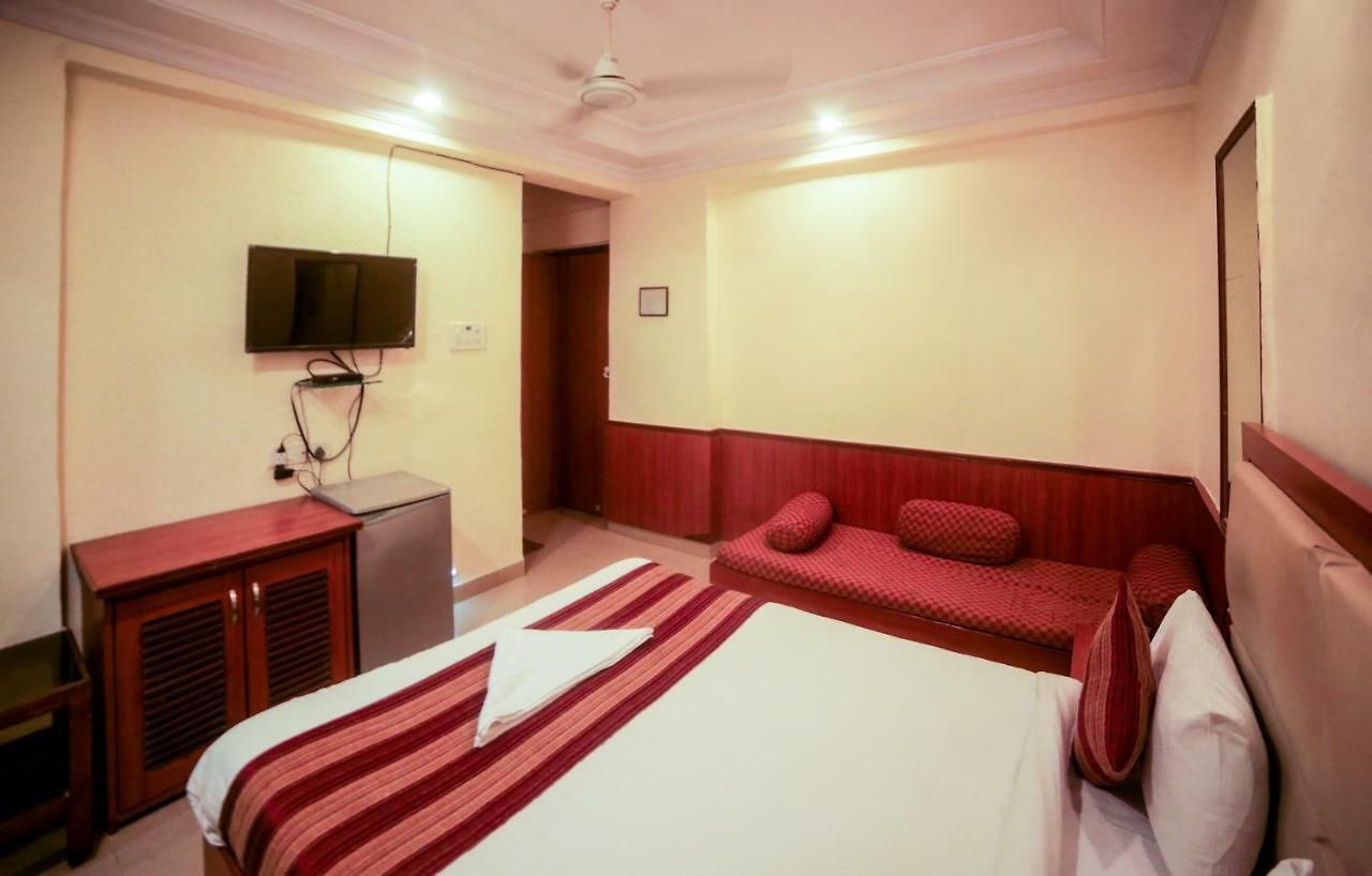Hotel Lucky Near Bkc Hotel