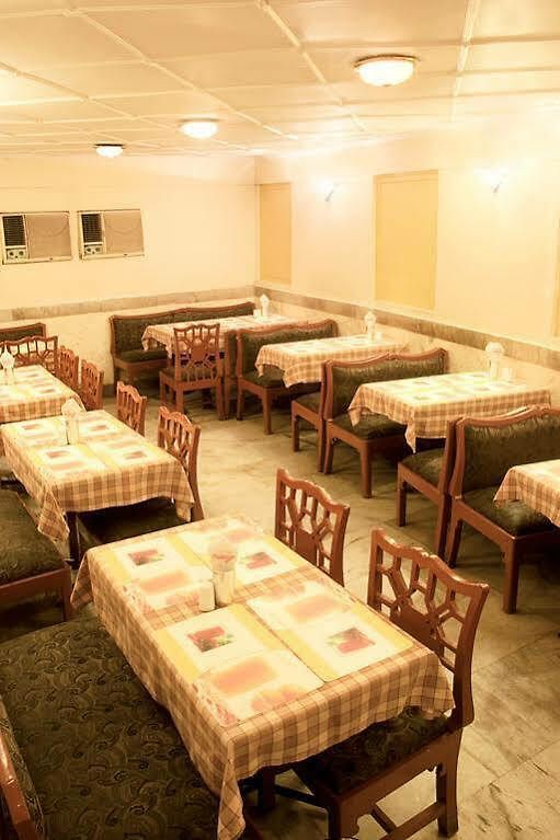 Hotel Lucky Near Bkc Hotel