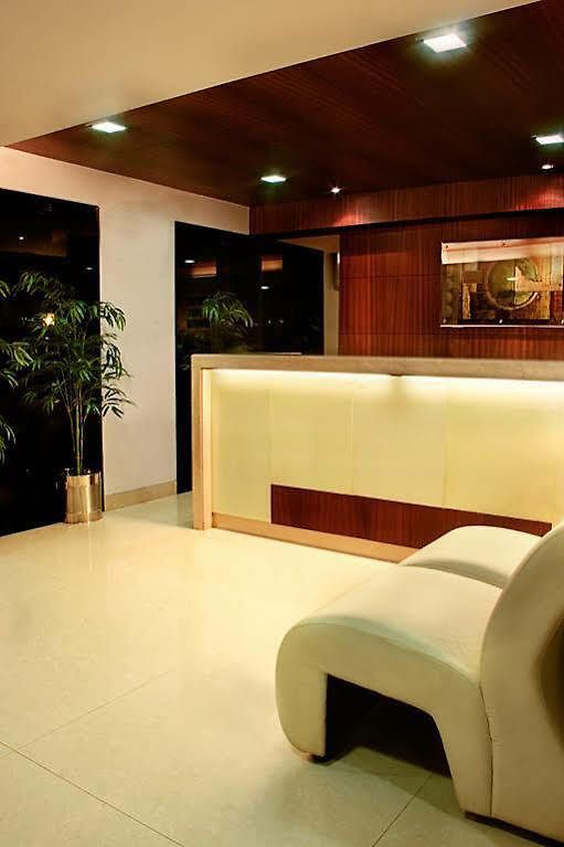 Hotel Lucky Near Bkc Hotel 3*