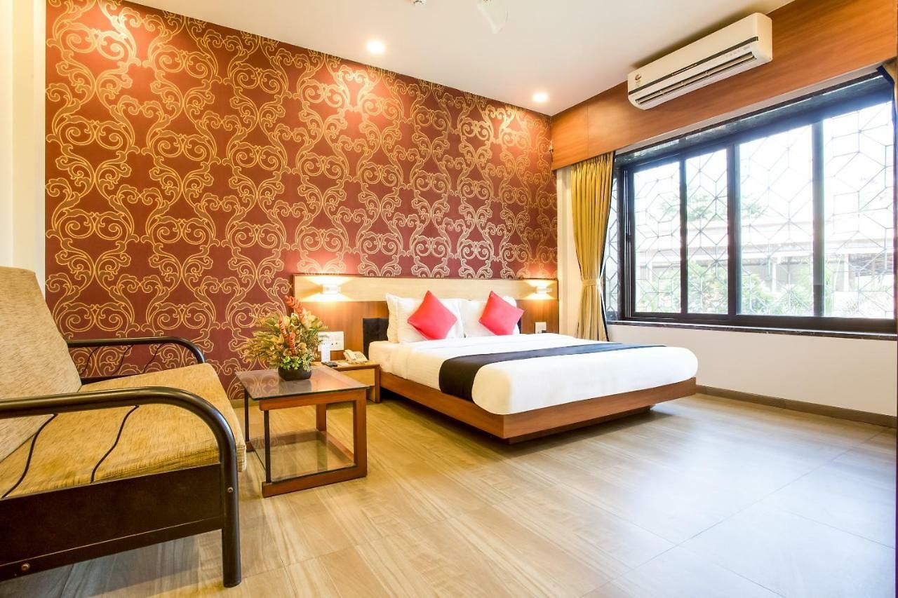 Capital O 36119 Royal Garden & Lawns Hotel