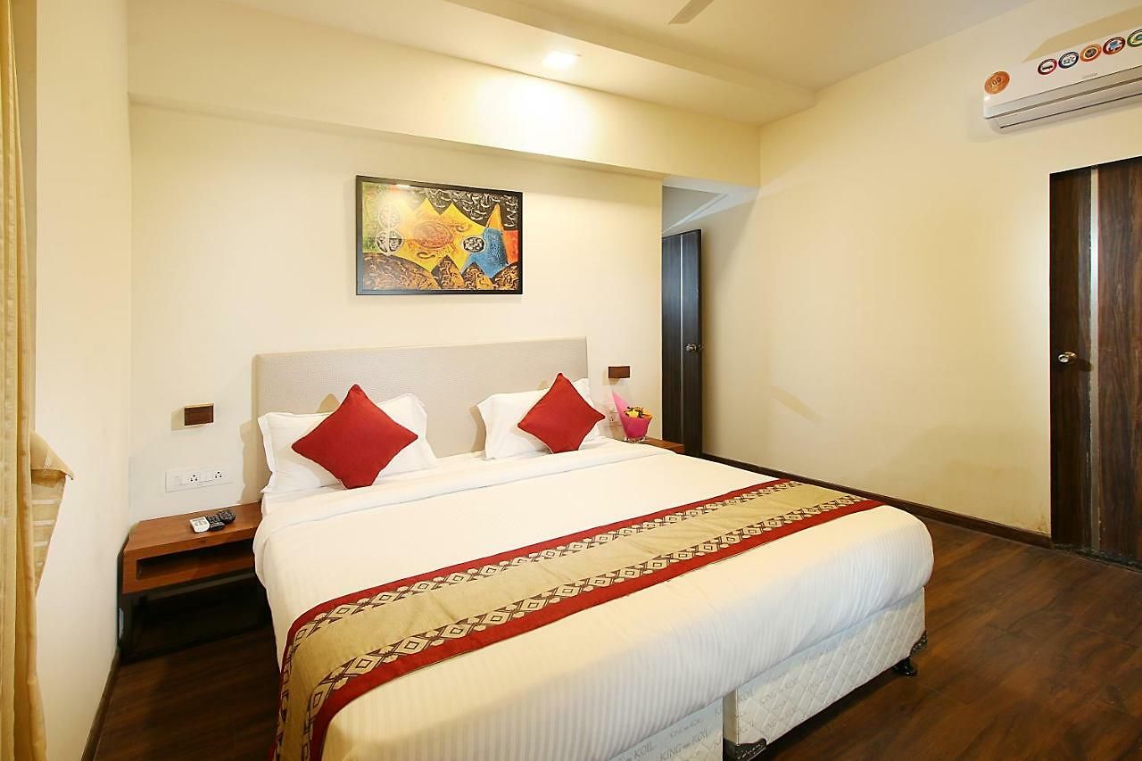 House Luxury Apartments, Santacruz East * Mumbai