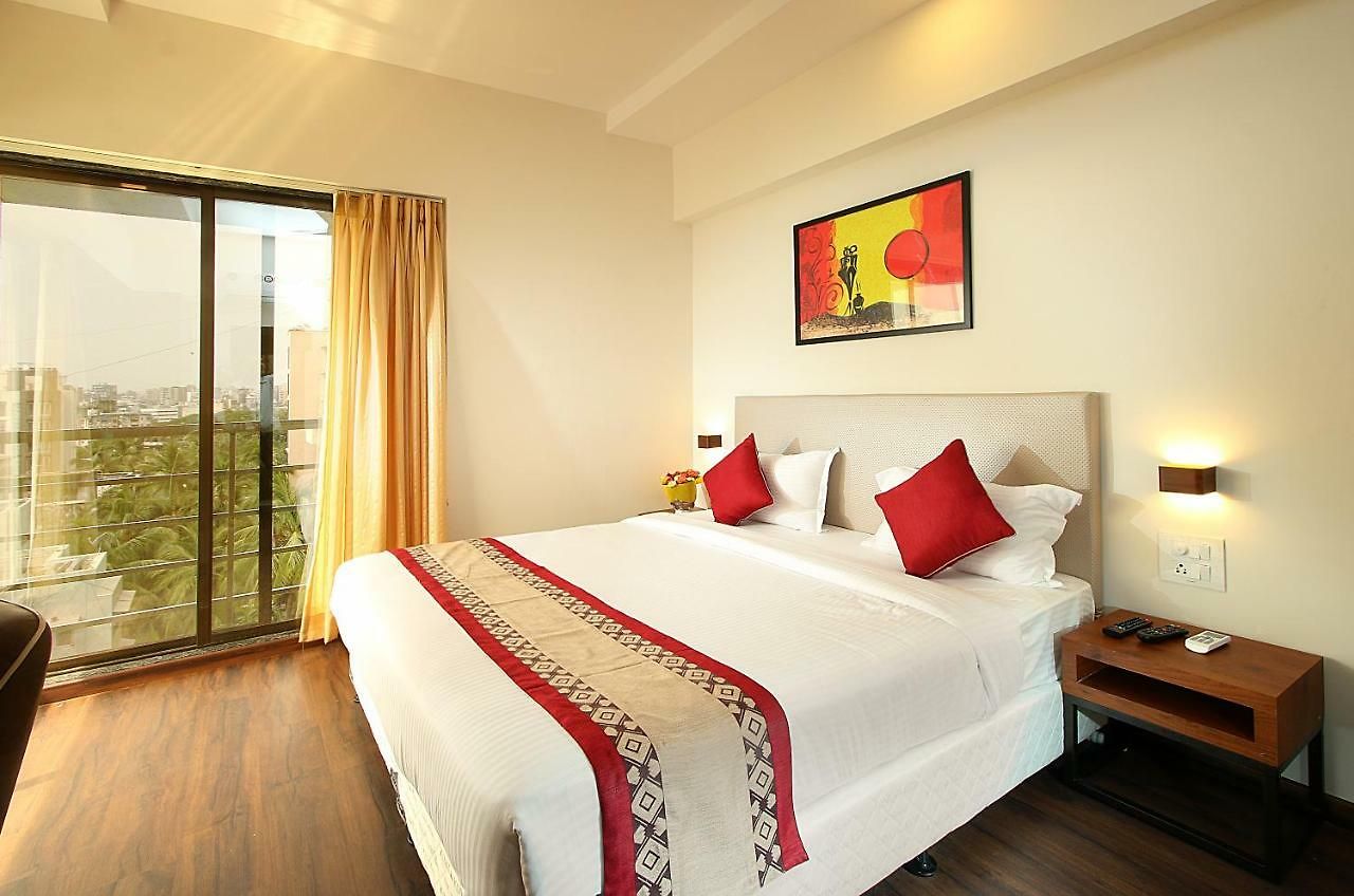 House Luxury Apartments, Santacruz East Apartment
