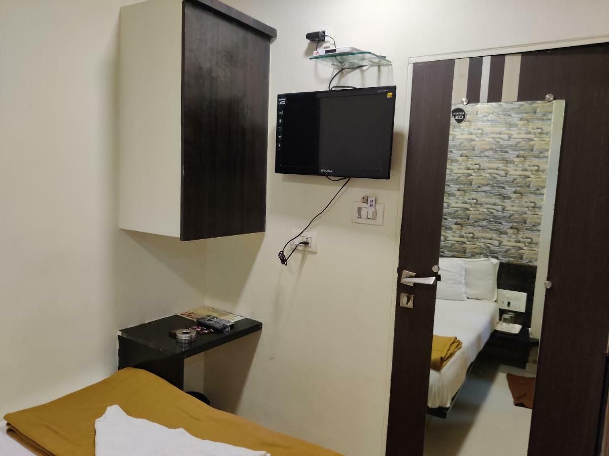 Hotel Golden Sagar - Kurla Hotel 3*