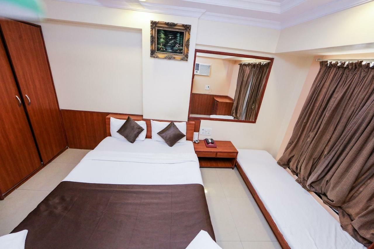 Hotel Lucky Near Nesco