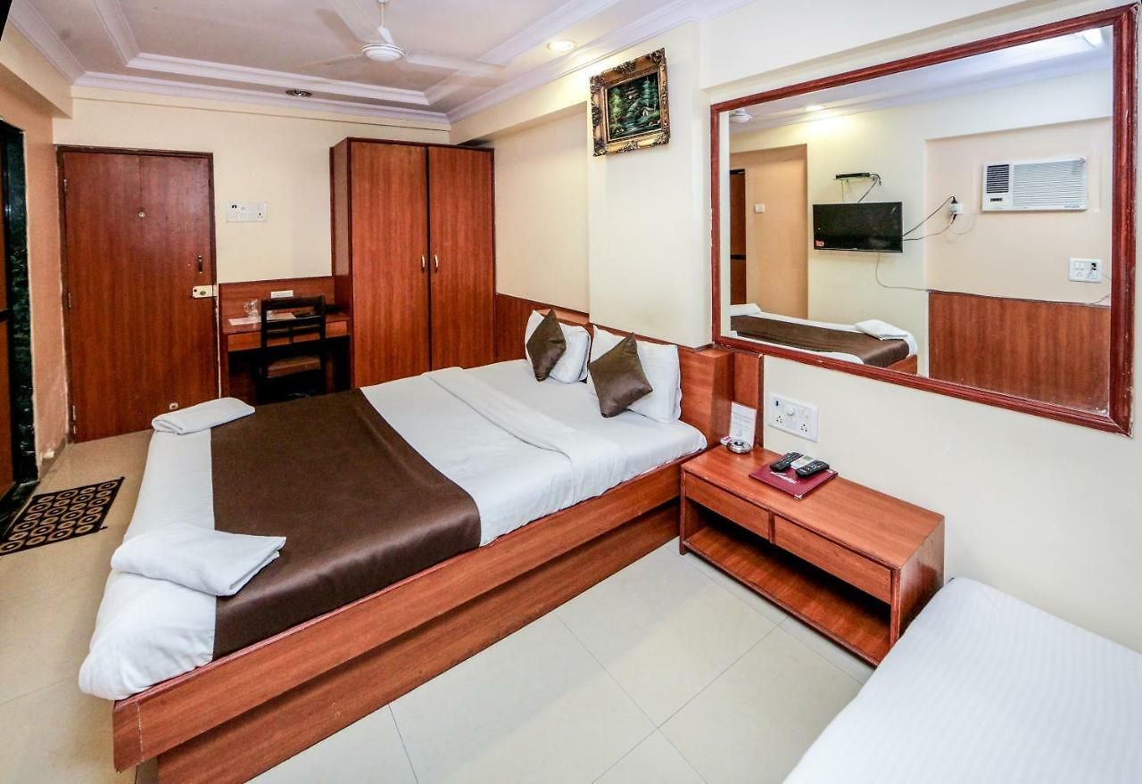 Hotel Lucky Near Nesco