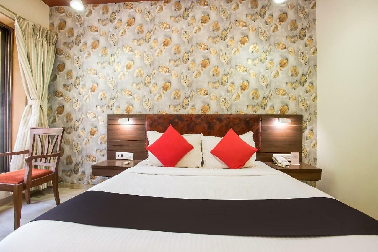 Hotel Capital O 36119 Royal Garden & Lawns 3*