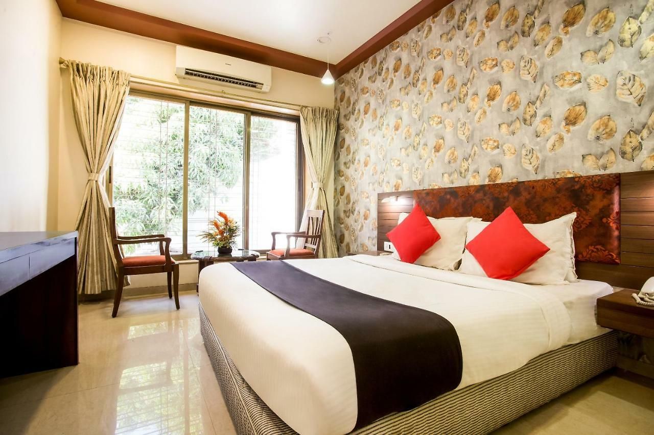 Capital O 36119 Royal Garden & Lawns 3*