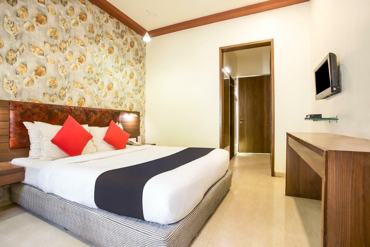 Capital O 36119 Royal Garden & Lawns Hotel
