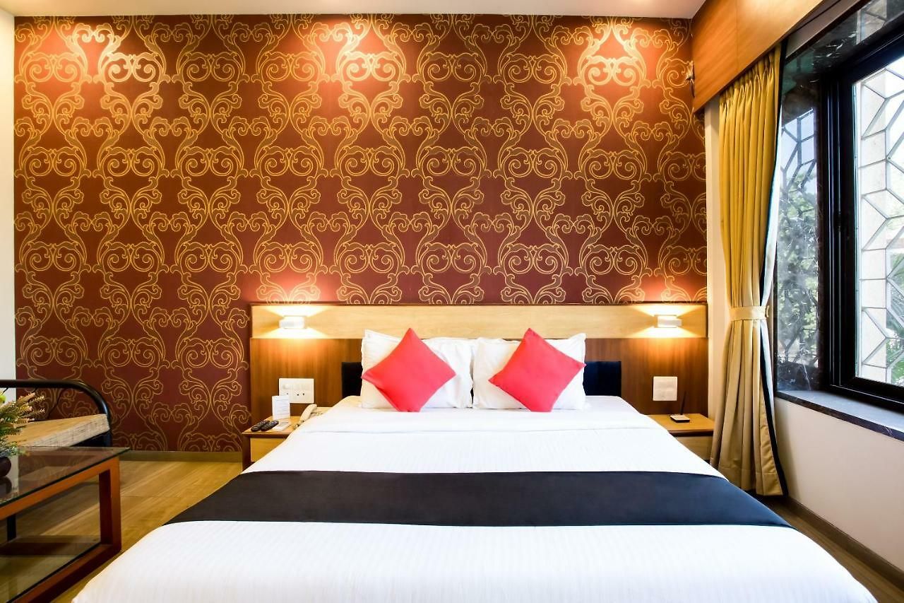 Capital O 36119 Royal Garden & Lawns Hotel