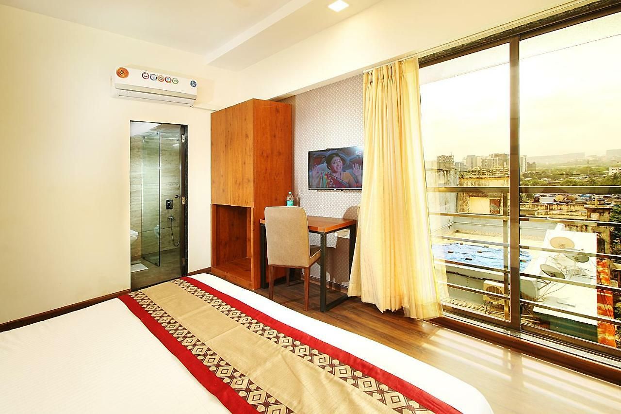 House Luxury Apartments, Santacruz East Apartment