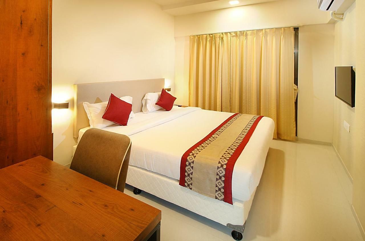 House Luxury Apartments, Santacruz East Mumbai