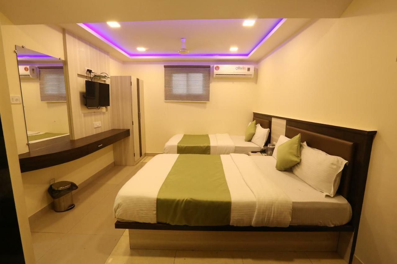 Happyland Hotel 3*