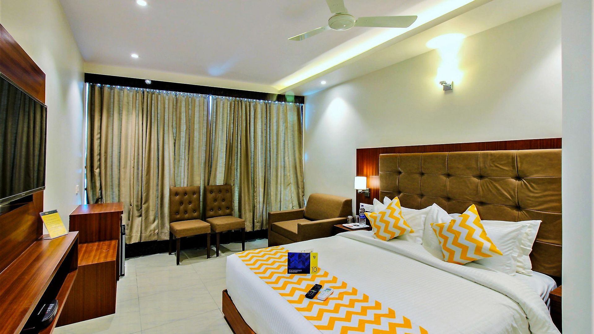 Super Townhouse Oak Times Square Le Western Mumbai