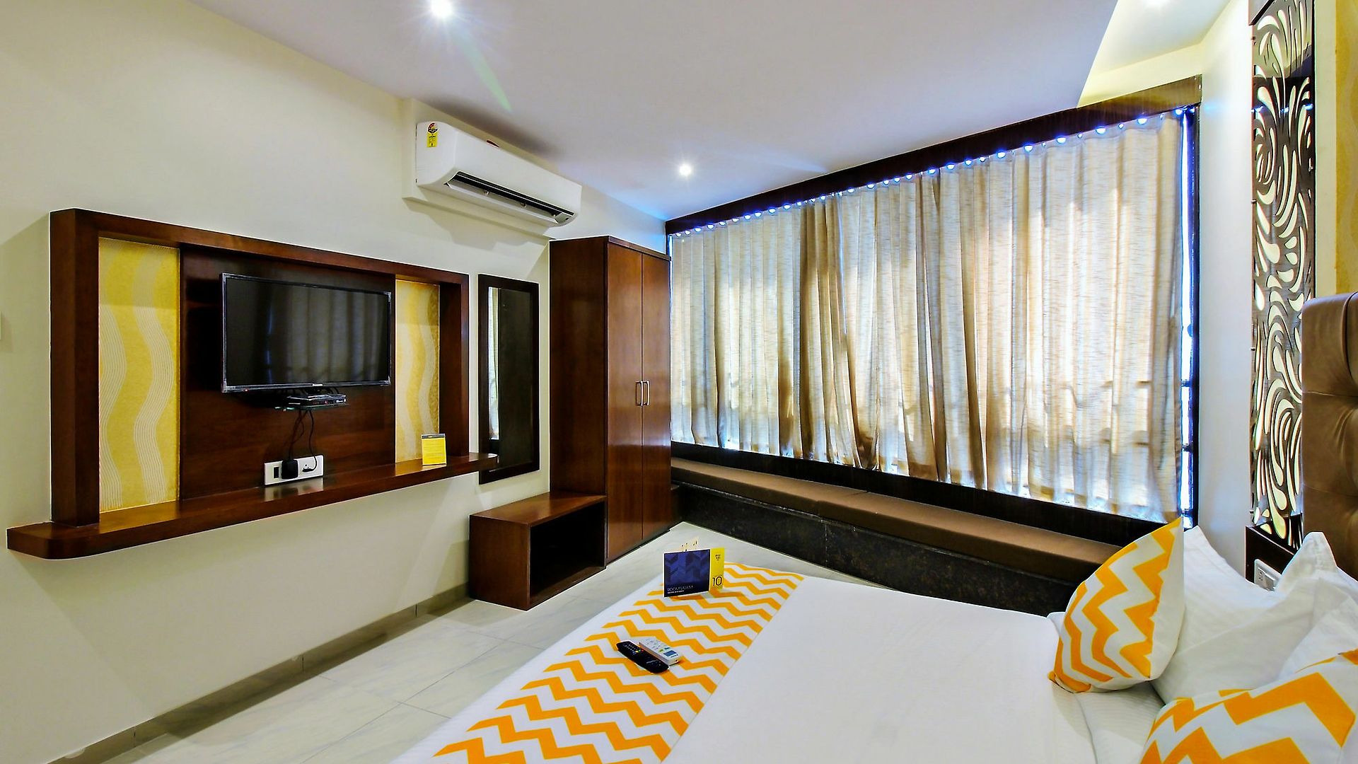 Super Townhouse Oak Times Square Le Western Hotel Mumbai