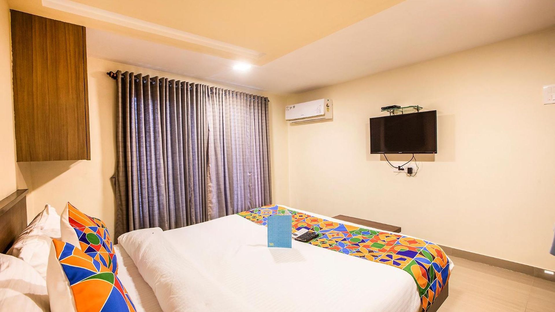 Fabhotel Silver Hotel