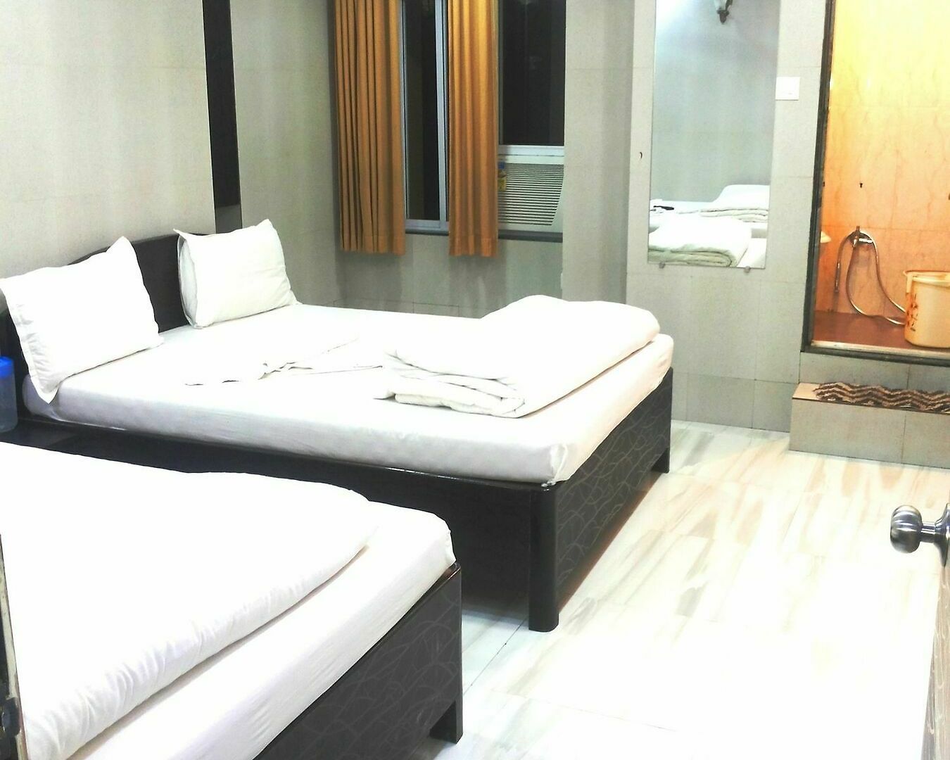 Hotel Holiday Inn Hotel 3*