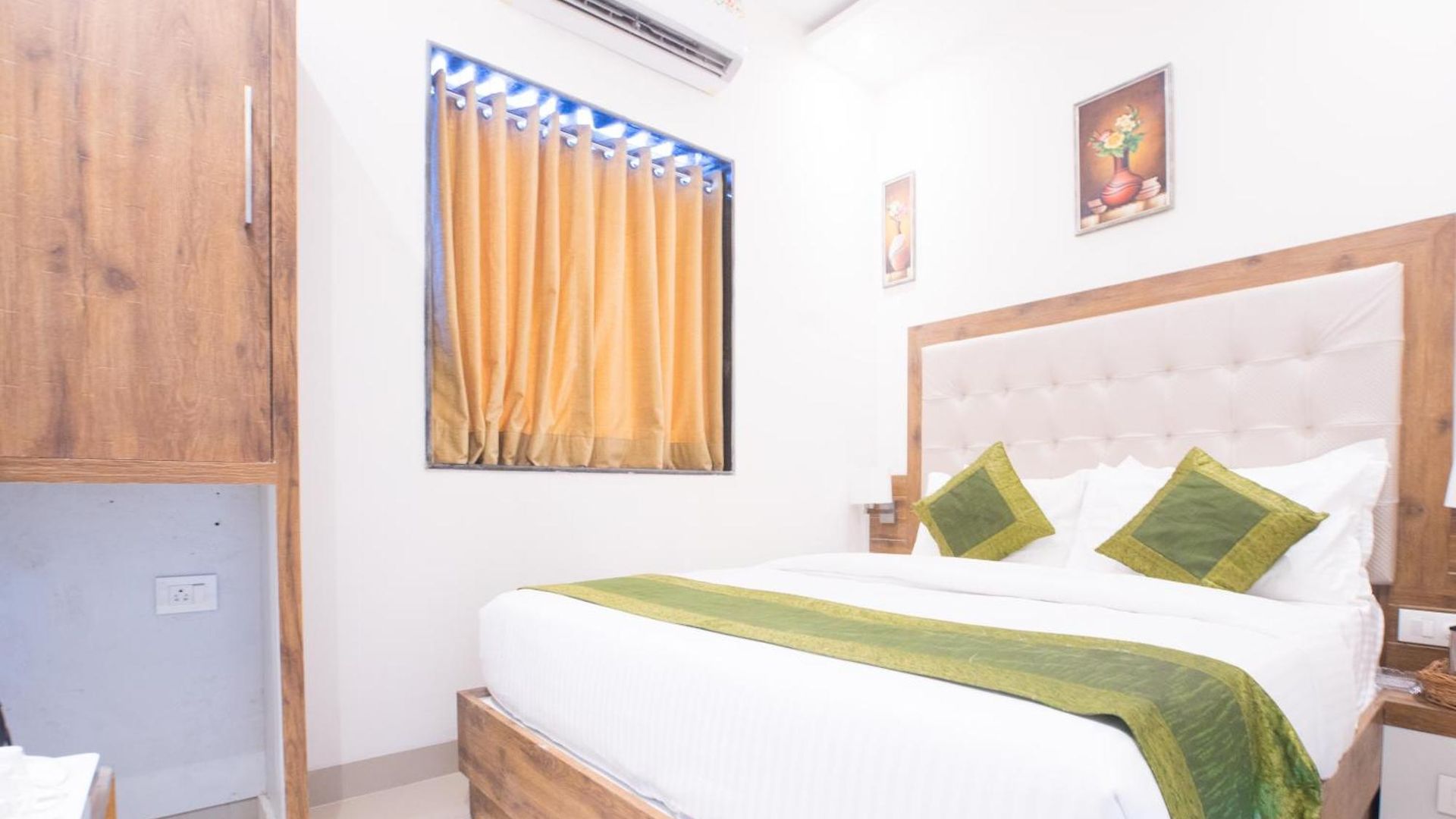 Treebo Amber International Airport T2 Hotel 3*